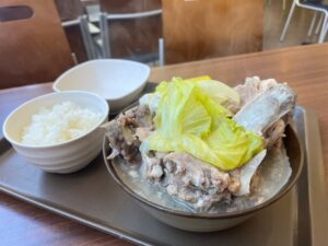 宮良そばの骨汁