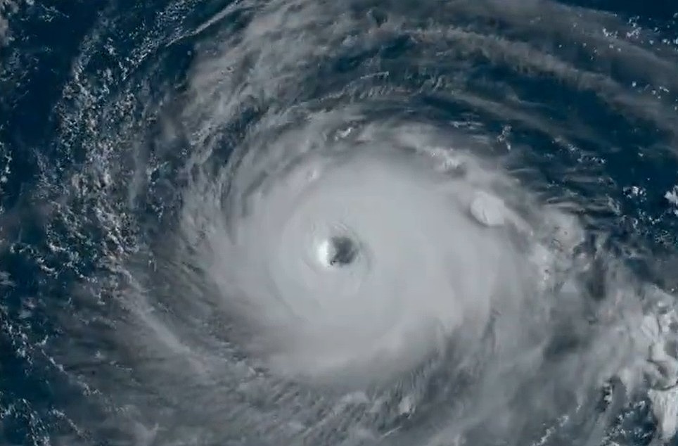 目がはっきりしている台風
